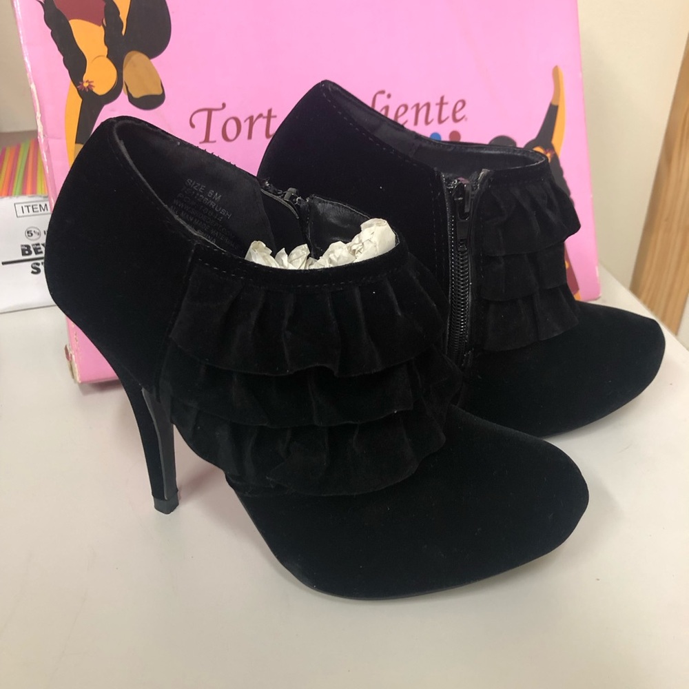 Too small never worn.